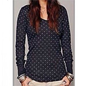 We The Free Dot Print Thermal V-Neck Long Sleeve Gray Top Size Medium